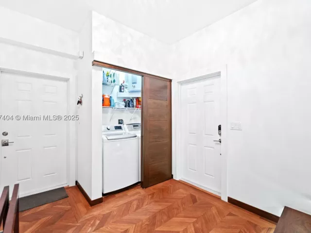 3-bedroom home for sale in Coral Gables - 261 Navarre Ave A-3 - MondialRealty