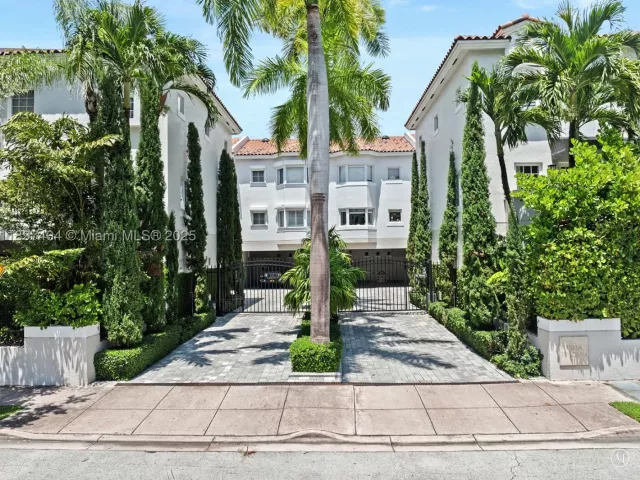 3-bedroom home for sale in Coral Gables - 261 Navarre Ave A-3 - MondialRealty