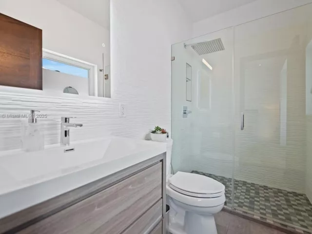 3-bedroom home for sale in Coral Gables - 261 Navarre Ave A-3 - MondialRealty