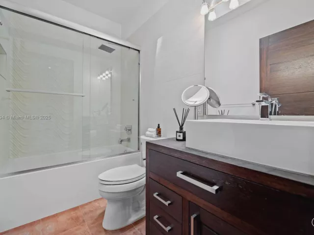 3-bedroom home for sale in Coral Gables - 261 Navarre Ave A-3 - MondialRealty