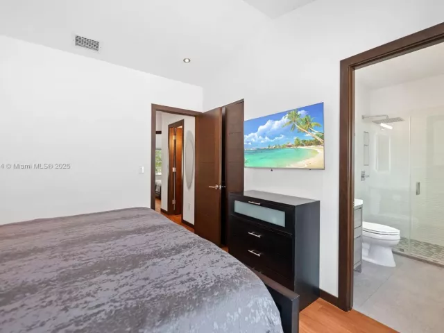 3-bedroom home for sale in Coral Gables - 261 Navarre Ave A-3 - MondialRealty