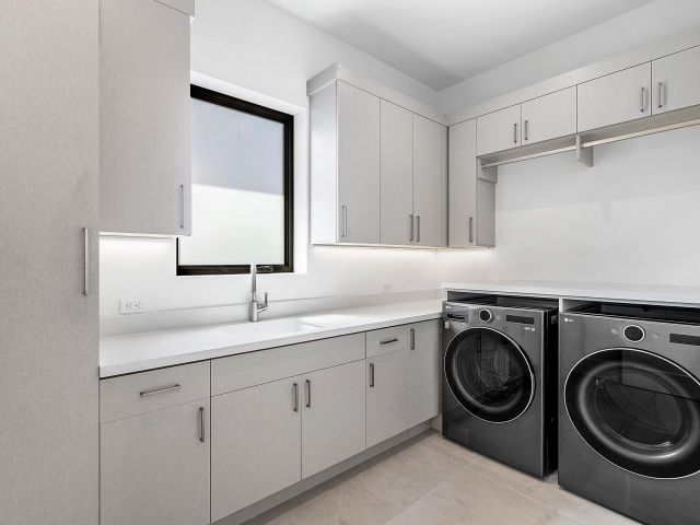 5-bedroom home for sale in Fort Lauderdale - 2609 NE 27th Way - MondialRealty