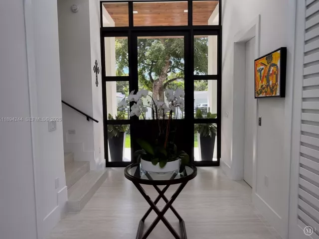 5-bedroom home for sale in Coral Gables - 1515 Urbino - MondialRealty