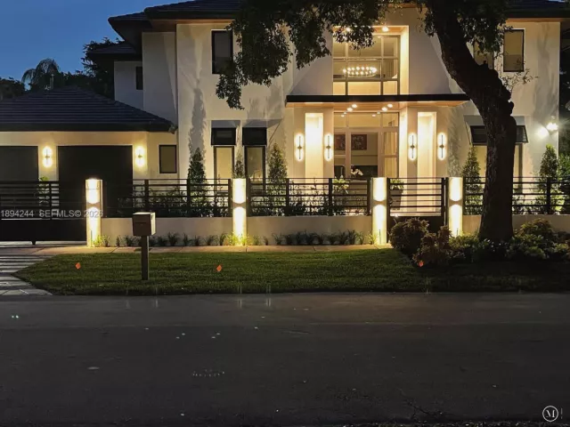 5-bedroom home for sale in Coral Gables - 1515 Urbino - MondialRealty