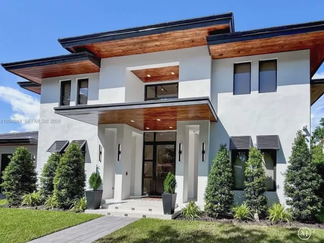 5-bedroom home for sale in Coral Gables - 1515 Urbino - MondialRealty