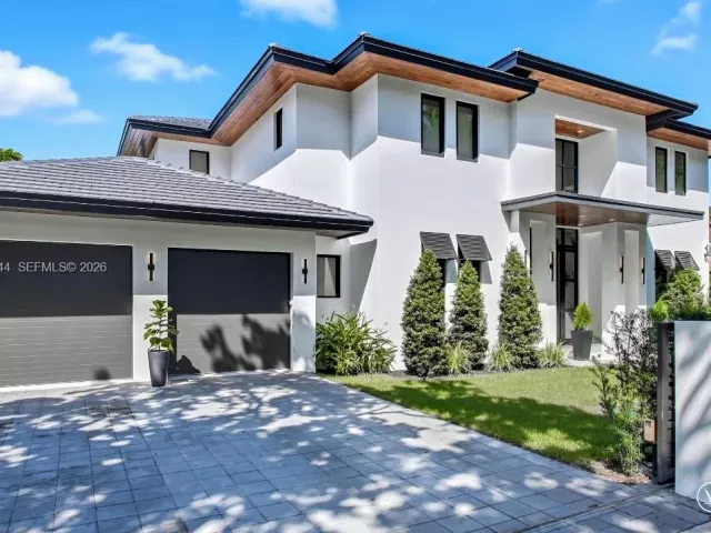 5-bedroom home for sale in Coral Gables - 1515 Urbino - MondialRealty