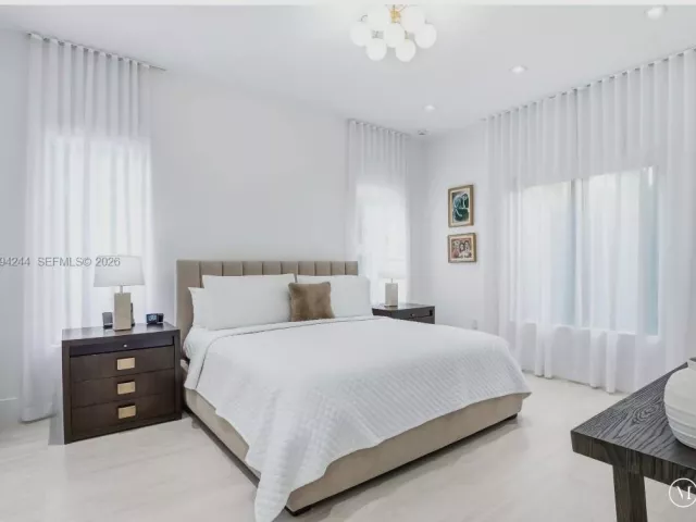 5-bedroom home for sale in Coral Gables - 1515 Urbino - MondialRealty