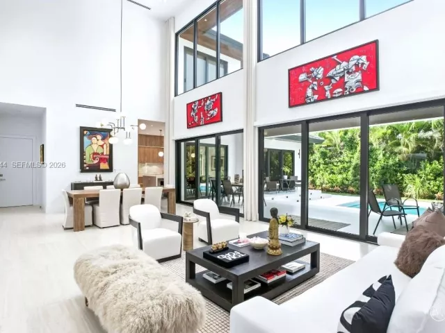 5-bedroom home for sale in Coral Gables - 1515 Urbino - MondialRealty