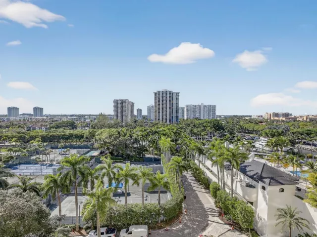 2-bedroom condo for sale in Aventura - 7000 Island Blvd 903 - MondialRealty