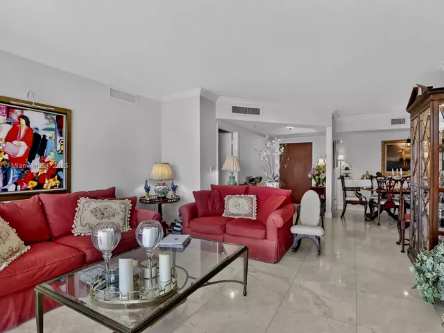 2-bedroom condo for sale in Aventura - 7000 Island Blvd 903 - MondialRealty