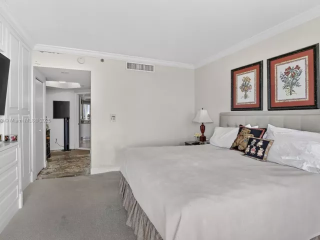 2-bedroom condo for sale in Aventura - 7000 Island Blvd 903 - MondialRealty