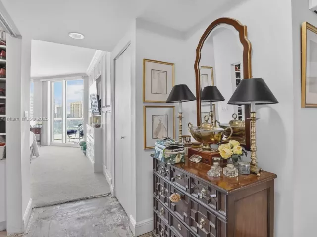 2-bedroom condo for sale in Aventura - 7000 Island Blvd 903 - MondialRealty