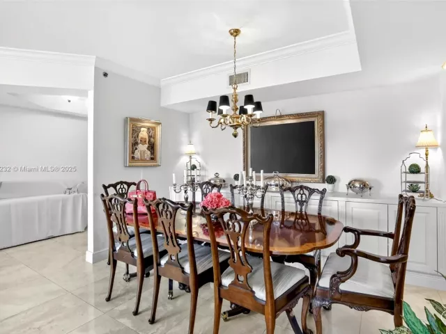 2-bedroom condo for sale in Aventura - 7000 Island Blvd 903 - MondialRealty