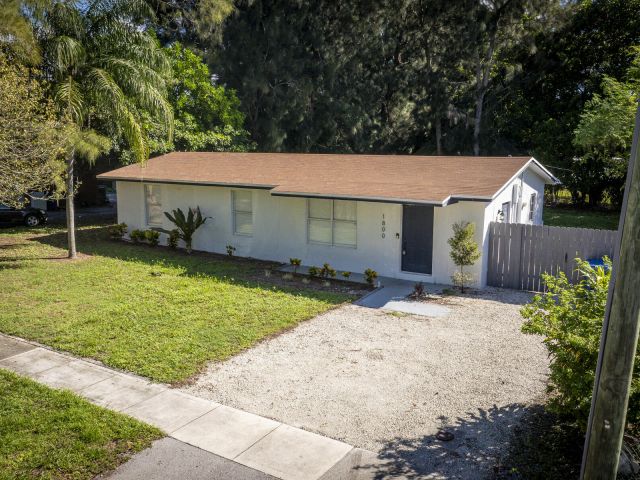 Home for sale at 1800 NW 14th Avenue - photo 6686936