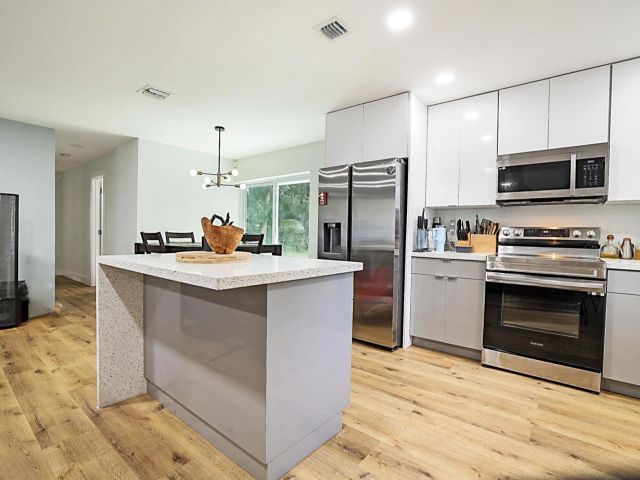 Home for sale at 1800 NW 14th Avenue - photo 6686947