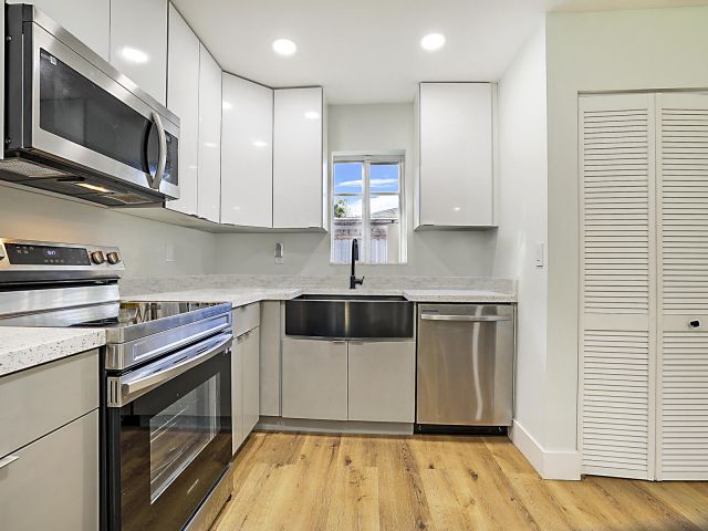 Home for sale at 1800 NW 14th Avenue - photo 6686949