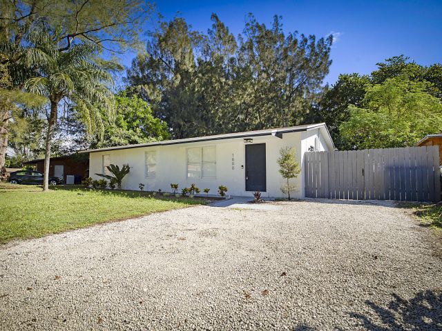 Home for sale at 1800 NW 14th Avenue - photo 6686955