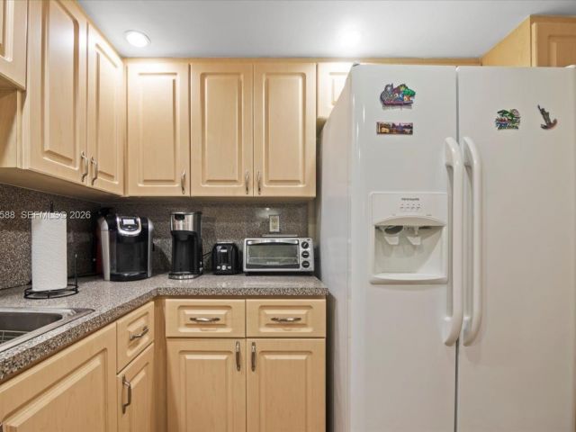 1-bedroom condo for rent in Hallandale Beach - 3140 S Ocean Dr 207 - MondialRealty