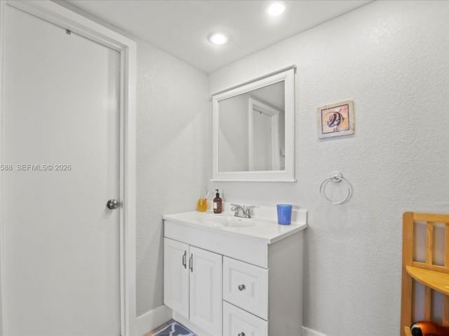 1-bedroom condo for rent in Hallandale Beach - 3140 S Ocean Dr 207 - MondialRealty