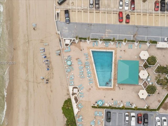 1-bedroom condo for rent in Hallandale Beach - 3140 S Ocean Dr 207 - MondialRealty