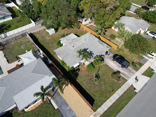 Home for sale at 910 SE 3rd Avenue - photo 6669234