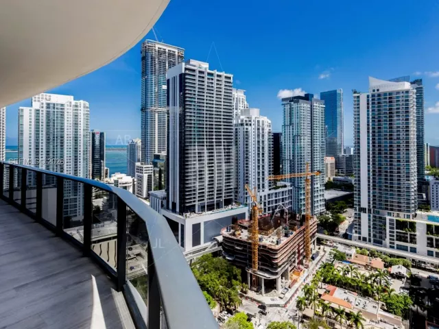 2-bedroom condo for sale in Miami - 55 SW 9th ST 3006 - MondialRealty
