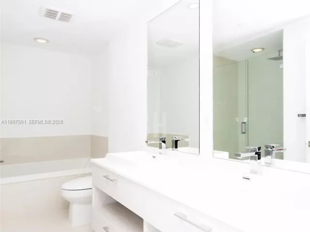 2-bedroom condo for sale in Miami - 55 SW 9th ST 3006 - MondialRealty