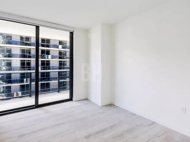 2-bedroom condo for sale in Miami - 55 SW 9th ST 3006 - MondialRealty