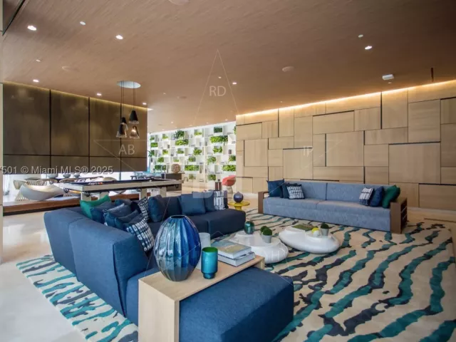 2-bedroom condo for sale in Miami - 55 SW 9th ST 3006 - MondialRealty