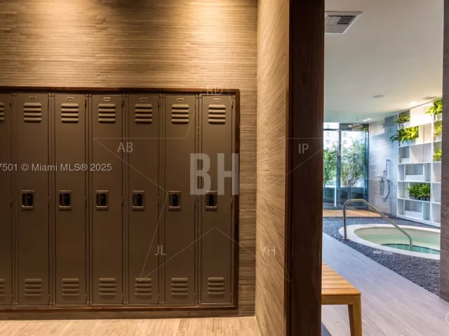 2-bedroom condo for sale in Miami - 55 SW 9th ST 3006 - MondialRealty