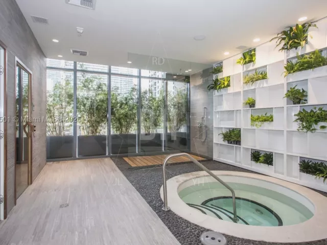2-bedroom condo for sale in Miami - 55 SW 9th ST 3006 - MondialRealty