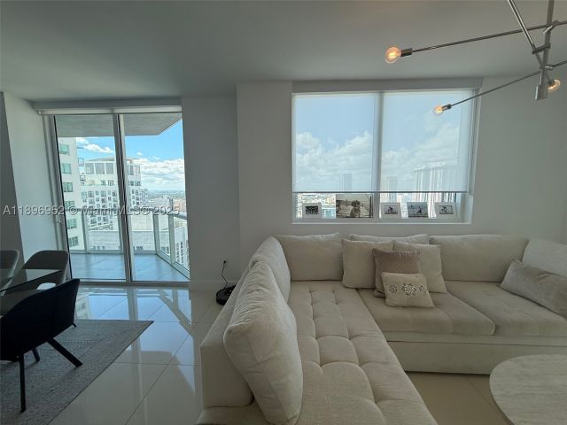 2-bedroom condo for sale in Miami - 244 Biscayne Blvd 3708 - MondialRealty
