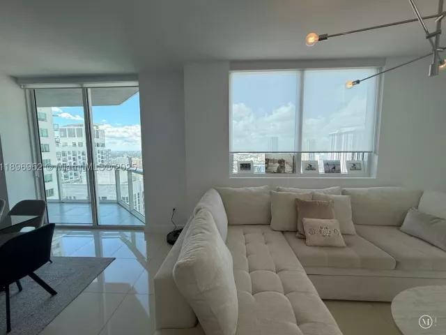 2-bedroom condo for sale in Miami - 244 Biscayne Blvd 3708 - MondialRealty