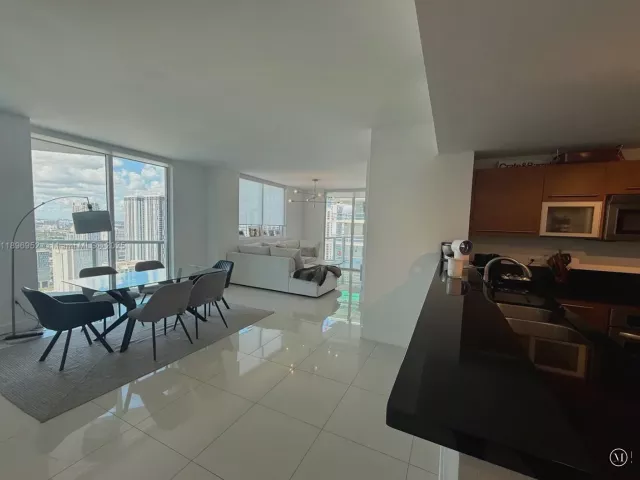 2-bedroom condo for sale in Miami - 244 Biscayne Blvd 3708 - MondialRealty