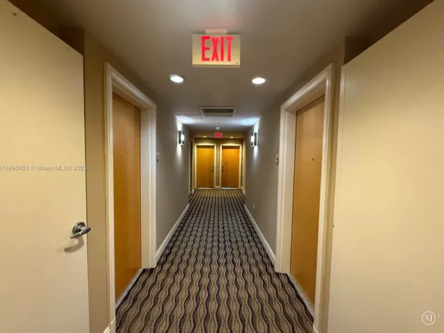 2-bedroom condo for sale in Miami - 244 Biscayne Blvd 3708 - MondialRealty