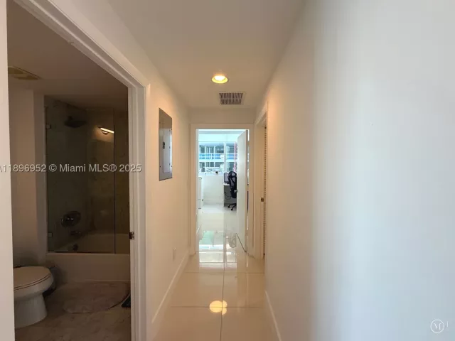 2-bedroom condo for sale in Miami - 244 Biscayne Blvd 3708 - MondialRealty