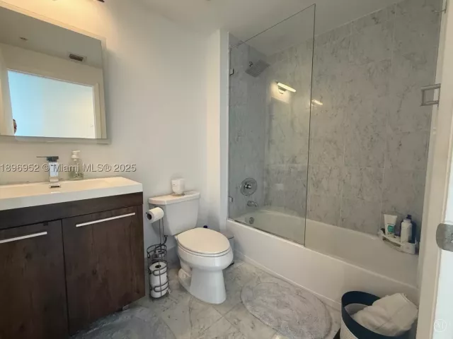 2-bedroom condo for sale in Miami - 244 Biscayne Blvd 3708 - MondialRealty