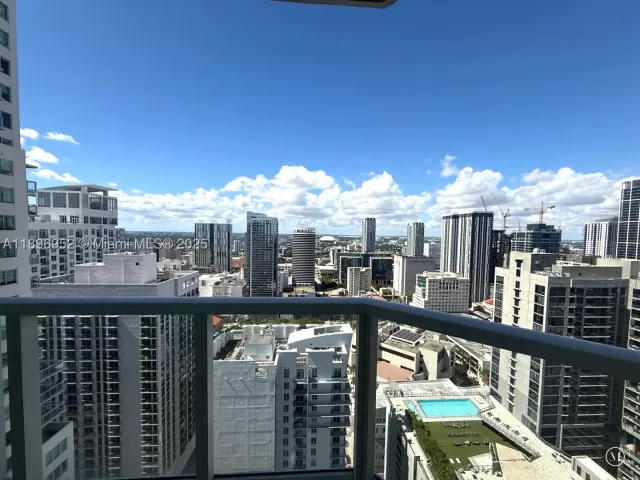 2-bedroom condo for sale in Miami - 244 Biscayne Blvd 3708 - MondialRealty