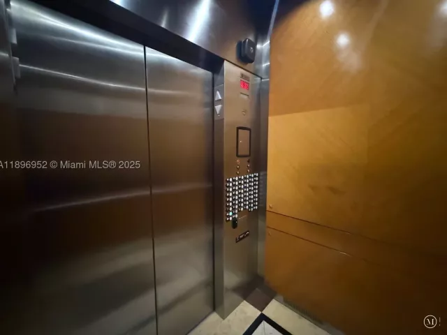 2-bedroom condo for sale in Miami - 244 Biscayne Blvd 3708 - MondialRealty