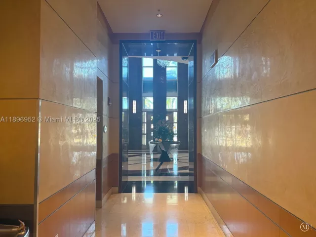 2-bedroom condo for sale in Miami - 244 Biscayne Blvd 3708 - MondialRealty