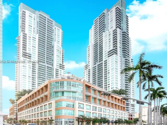 2-bedroom condo for sale in Miami - 244 Biscayne Blvd 3708 - MondialRealty