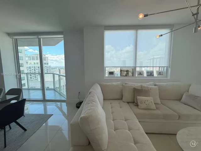 2-bedroom condo for sale in Miami - 244 Biscayne Blvd 3708 - MondialRealty