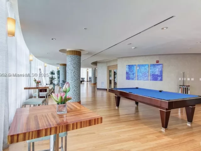 2-bedroom condo for sale in Miami - 244 Biscayne Blvd 3708 - MondialRealty