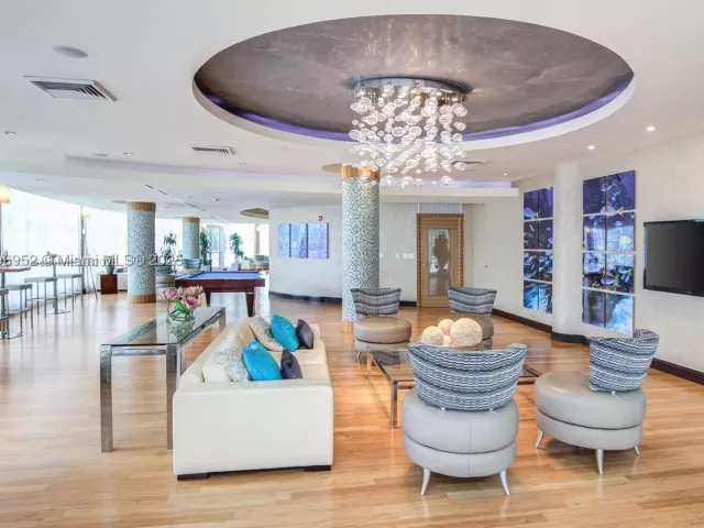 2-bedroom condo for sale in Miami - 244 Biscayne Blvd 3708 - MondialRealty