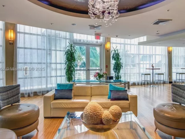 2-bedroom condo for sale in Miami - 244 Biscayne Blvd 3708 - MondialRealty