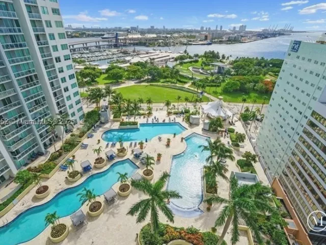 2-bedroom condo for sale in Miami - 244 Biscayne Blvd 3708 - MondialRealty