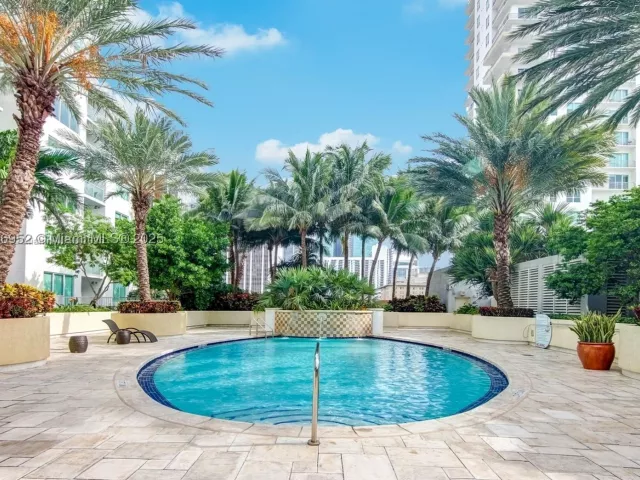 2-bedroom condo for sale in Miami - 244 Biscayne Blvd 3708 - MondialRealty