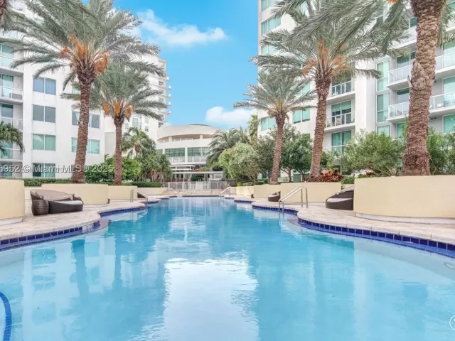 2-bedroom condo for sale in Miami - 244 Biscayne Blvd 3708 - MondialRealty