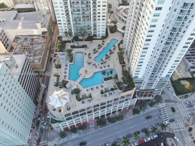 2-bedroom condo for sale in Miami - 244 Biscayne Blvd 3708 - MondialRealty