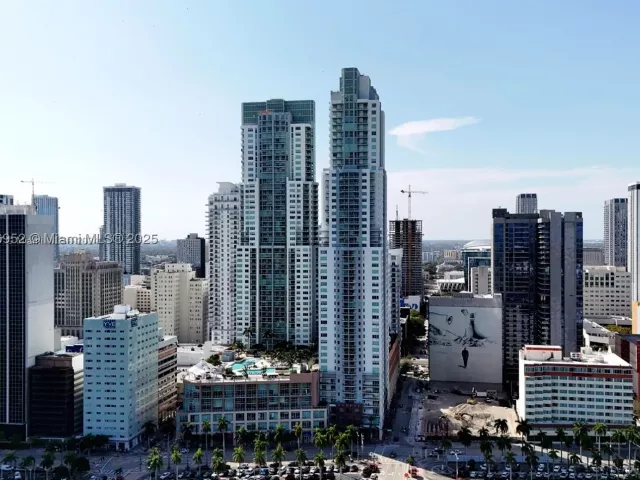 2-bedroom condo for sale in Miami - 244 Biscayne Blvd 3708 - MondialRealty